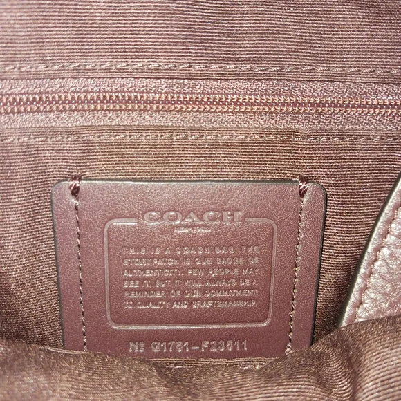 COACH LARGE LEXY IN PEBBLE LEATHER SHOULDER BAG EUC - Picture 4 of 11